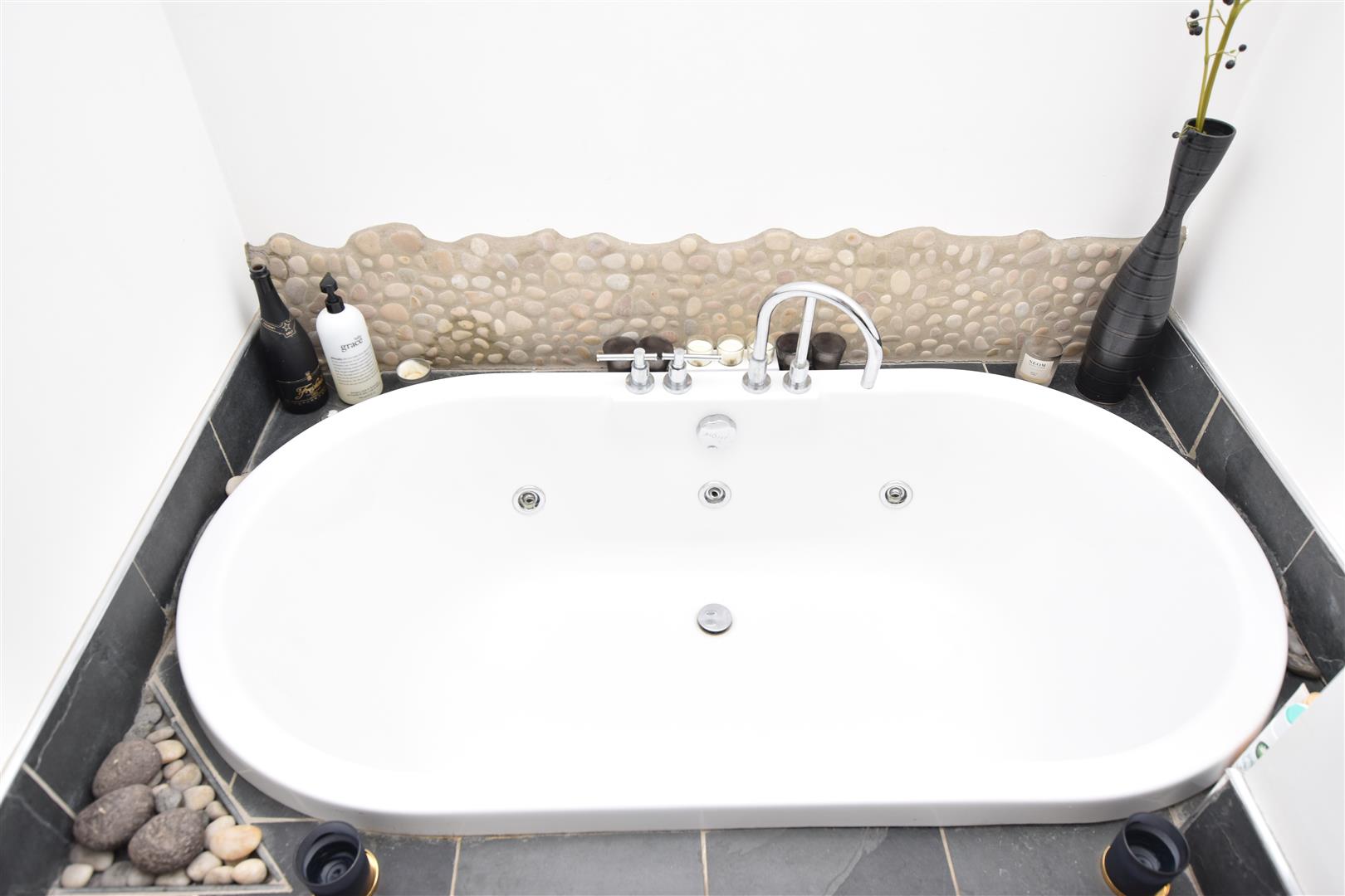 SUNKEN BATH PHOTO